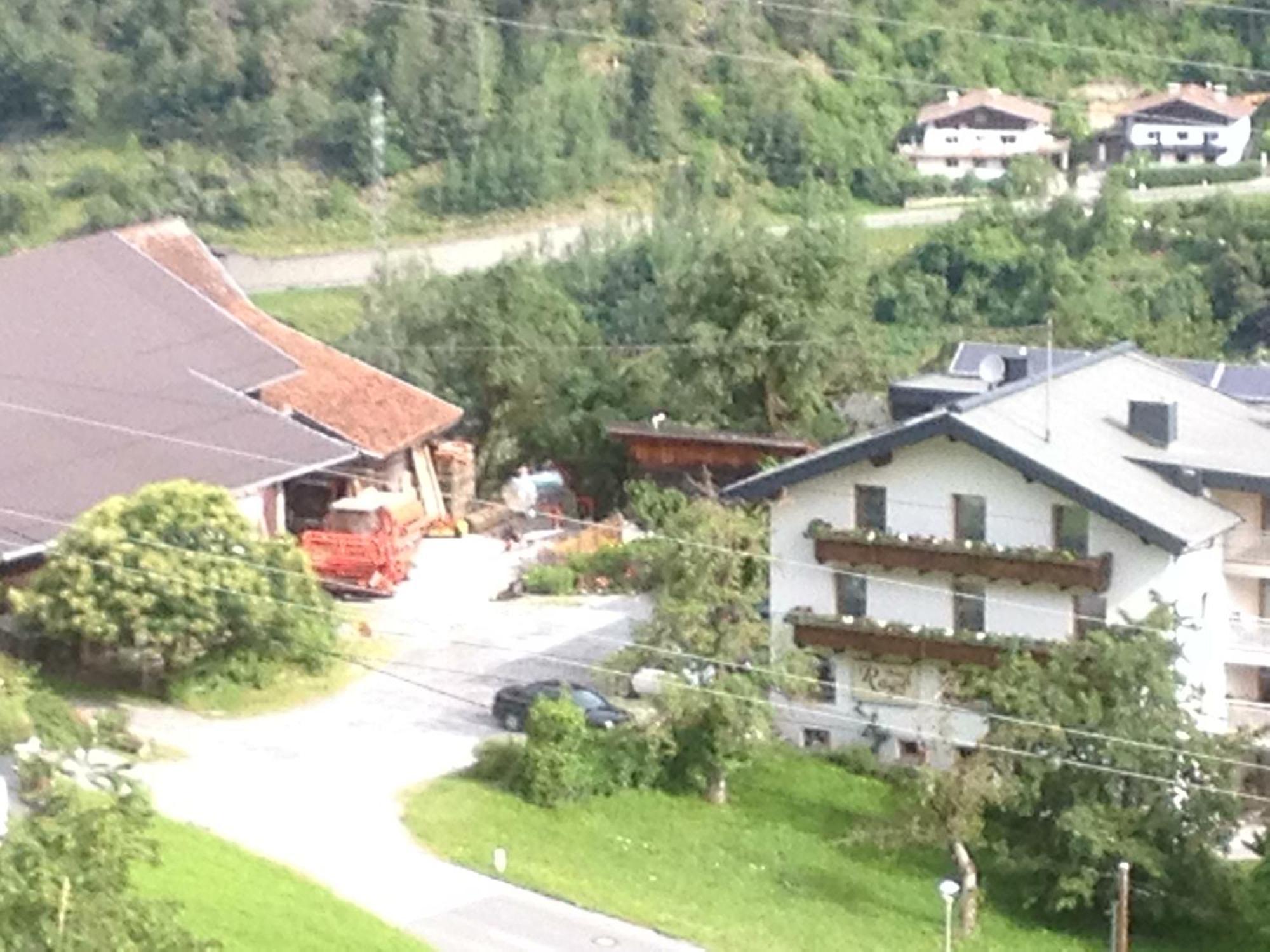 Haus Raggl Apartment Landeck Bagian luar foto